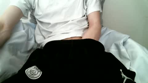 Snapshot of hug_me chatting on September 10, 11:42 am Keanu online show from September 10, 11:42 am