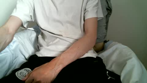 Snapshot of hug_me chatting on September 12, 11:10 am Keanu online show from September 12, 11:10 am