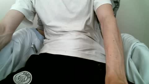 Snapshot of hug_me chatting on September 13, 2:51 pm Keanu online show from September 13, 2:51 pm