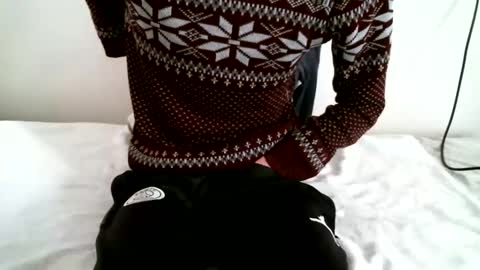 Snapshot of hug_me chatting on February 6, 11:54 am Keanu online show from February 6, 11:54 am