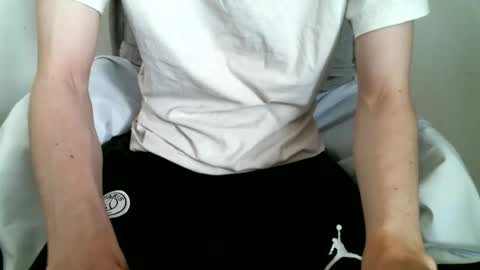 Snapshot of hug_me chatting on October 9, 12:54 pm Keanu online show from October 9, 12:54 pm