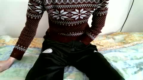 Snapshot of hug_me chatting on December 19, 11:29 am Keanu online show from December 19, 11:29 am