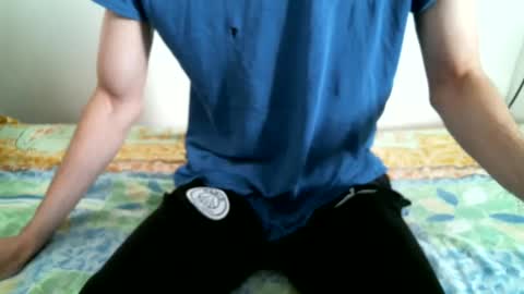 Snapshot of hug_me chatting on December 2, 11:10 am Keanu online show from December 2, 11:10 am