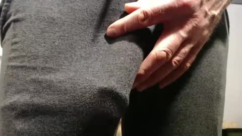 Snapshot of hung_hot_fit10 chatting on October 5, 2:37 am Big uncut cock dripping online show from October 5, 2:37 am