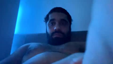 hungbigdickedger35 online show from December 29, 9:17 am