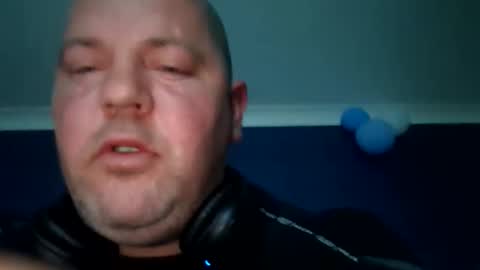 hunk1987_ online show from April 16, 9:50 pm