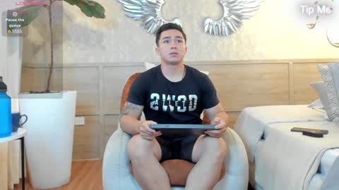 hunk_ryan online show from December 14, 1:06 pm