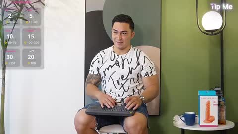 hunk_ryan online show from February 13, 12:21 pm