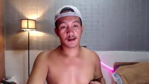 hunkylloyd online show from February 20, 3:03 am