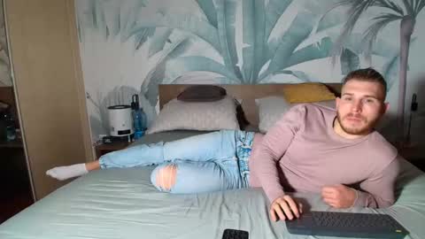 Hunter Bridges online show from November 22, 5:40 am