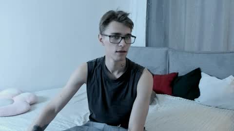 hyper_muse online show from April 2, 1:08 pm