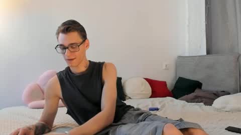 hyper_muse online show from April 4, 1:41 pm