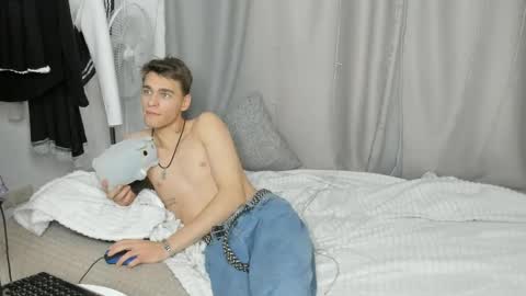 hyper_muse online show from March 31, 1:13 pm