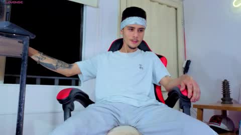 kelvis online show from March 2, 7:15 am