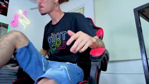 kelvis online show from April 18, 11:48 pm