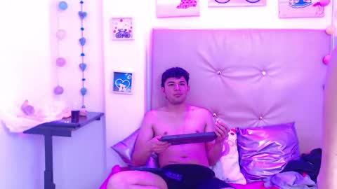 iam_lukas__ online show from January 15, 4:31 pm