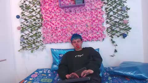 iam_lukas__ online show from September 15, 7:48 pm