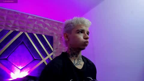 IAN CASTILLO online show from February 2, 11:18 am