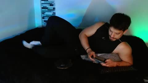 Ian Davis online show from December 5, 9:44 pm