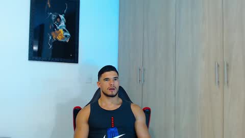 Snapshot of ian_hammer chatting on September 12, 12:21 am I A N -- H A M M E R online show from September 12, 12:21 am