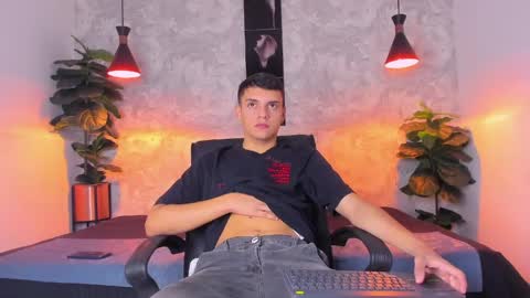 ian_jacob online show from April 7, 7:36 pm