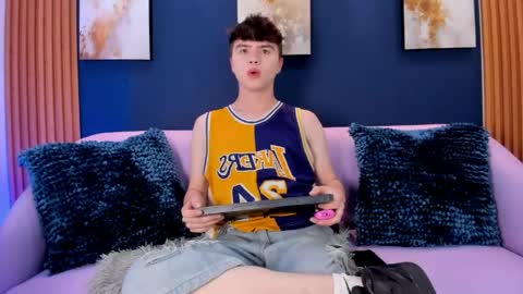 Ian  online show from April 12, 12:28 pm