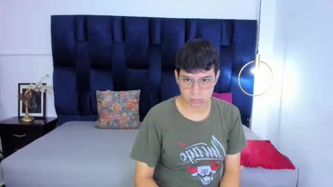 ian_yin online show from March 24, 3:44 am