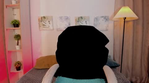 ian  online show from February 12, 4:40 am