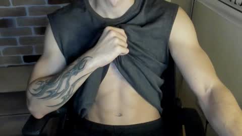 Snapshot of idkiww chatting on October 23, 8:34 pm yo online show from October 23, 8:34 pm