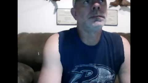 Snapshot of idkwhyidothis348732 chatting on December 18, 1:48 am idkwhyidothis348732 online show from December 18, 1:48 am