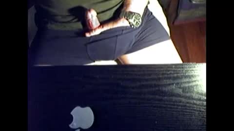 ikissuuuu online show from April 21, 9:15 am