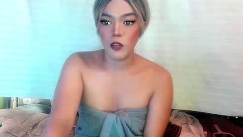 ella may online show from January 27, 4:30 am