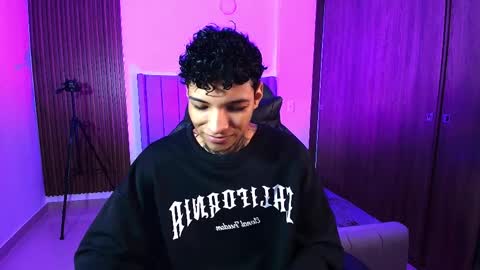 im_usuga online show from April 10, 8:32 am