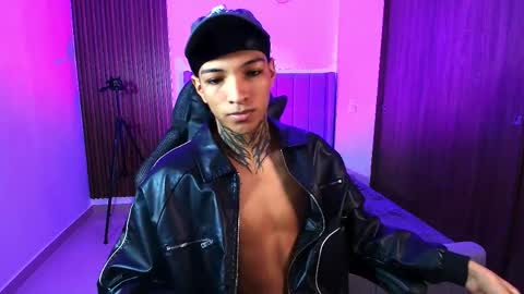 im_usuga online show from April 11, 7:56 am