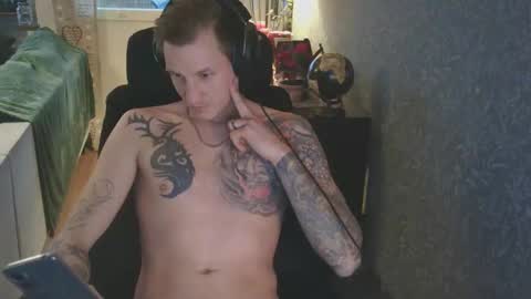 inkedsweed69 online show from December 15, 12:35 pm