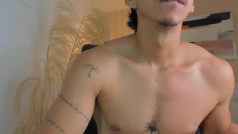 isaac_cryston online show from November 18, 10:23 pm