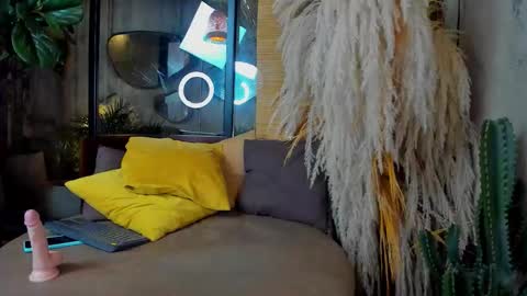 isaac_grimm online show from November 29, 5:20 am