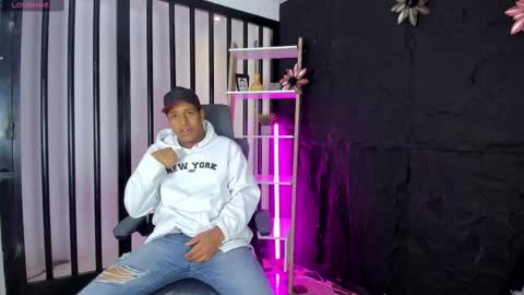Snapshot of isaacblack_ chatting on October 8, 4:28 am IsaacBlack online show from October 8, 4:28 am