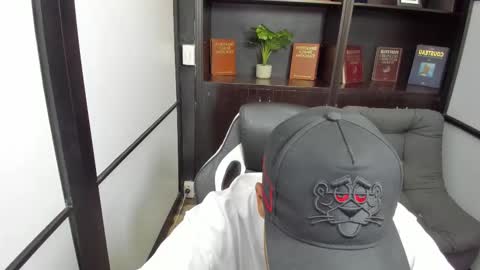 Snapshot of isaacblack_ chatting on October 17, 5:55 am IsaacBlack online show from October 17, 5:55 am