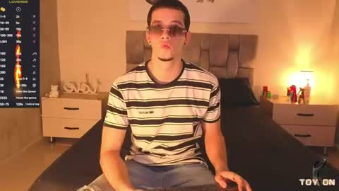isaacblaze  online show from July 16, 3:35 am
