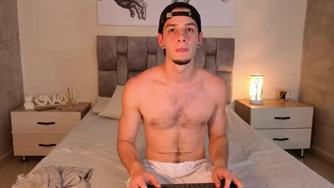 isaacblaze  online show from May 22, 4:50 am
