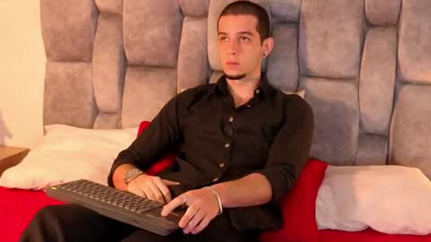 isaacblaze  online show from May 24, 4:51 am