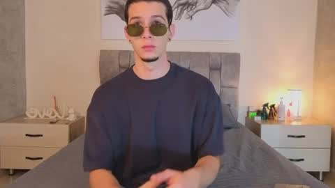 isaacblaze  online show from July 7, 3:39 am