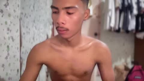 itzme_urboy online show from April 13, 2:45 am