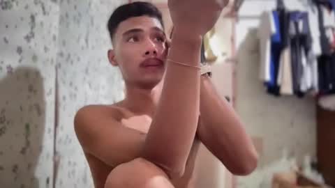 itzme_urboy online show from April 11, 1:57 am