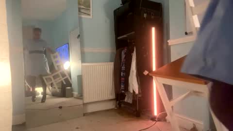 iwannabe online show from October 4, 3:39 pm