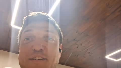 izealvaro online show from September 9, 5:18 am