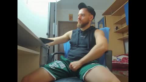 Snapshot of jaceblaze chatting on October 18, 6:29 am Jace online show from October 18, 6:29 am