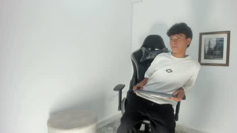 jacob_cum23 online show from July 14, 5:22 am