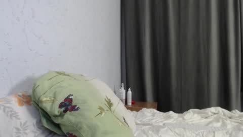 Jade online show from December 3, 6:47 pm